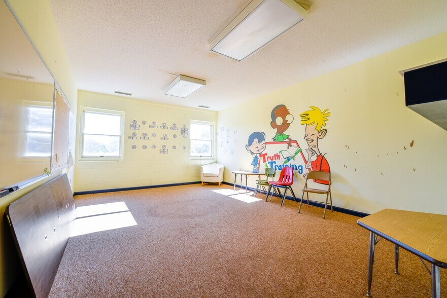 More Photos Of 3901 Raeford Rd, Fayetteville Religious Facility For Lease