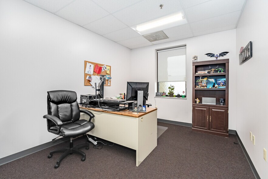 More Photos Of 355 Smoke Tree Plaza Dr, North Aurora Office For Lease