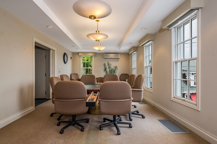 More Photos Of 3 Essex Sq, Essex Office Residential For Sale