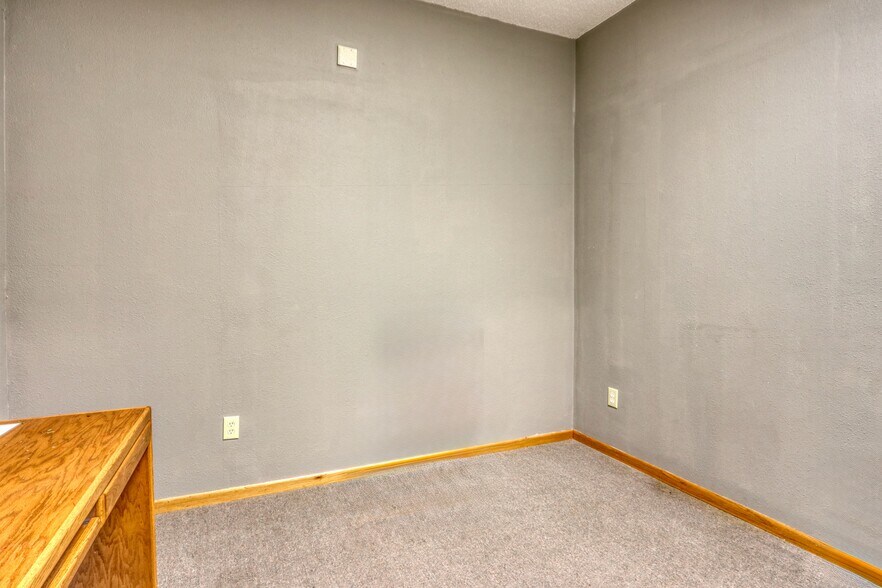 More Photos Of 10045 N State Road 27, Hayward Flex For Sale