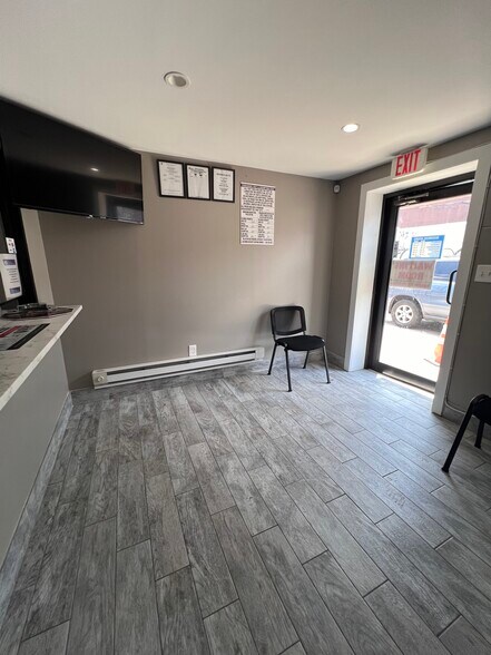 More Photos Of 247 W Cayuga St, Philadelphia Service For Sale