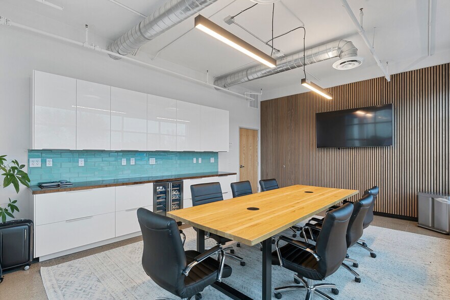 More Photos Of 1850 Whitney Mesa Dr, Henderson Light Distribution For Sale