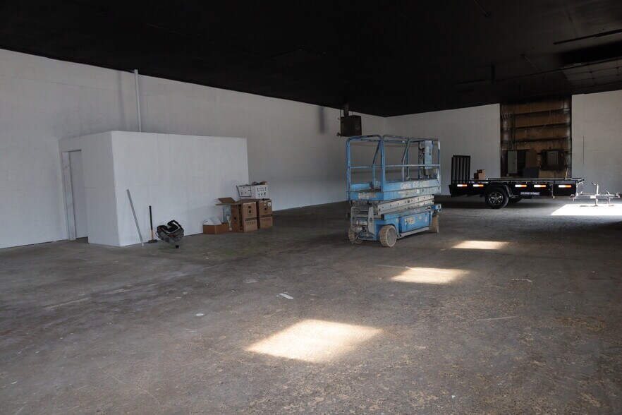 More Photos Of 6071 Branch Hill Guinea Rd, Milford Warehouse For Lease