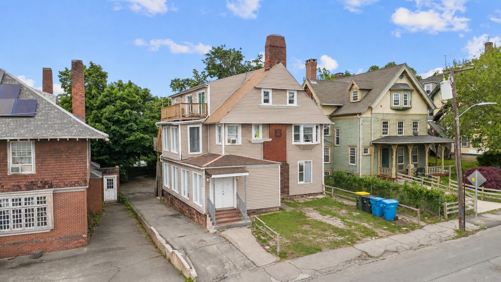 Primary Photo Of 135 Prospect St, Waterbury Apartments For Sale