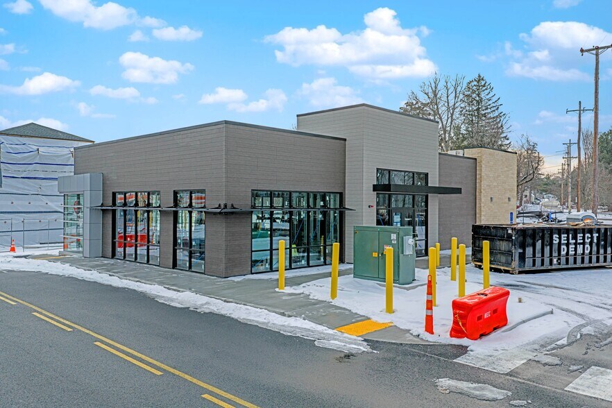 Primary Photo Of 850 Main st, Clinton General Retail For Sale