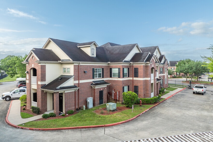 More Photos Of 2441 S Bypass 35, Alvin Apartments For Sale