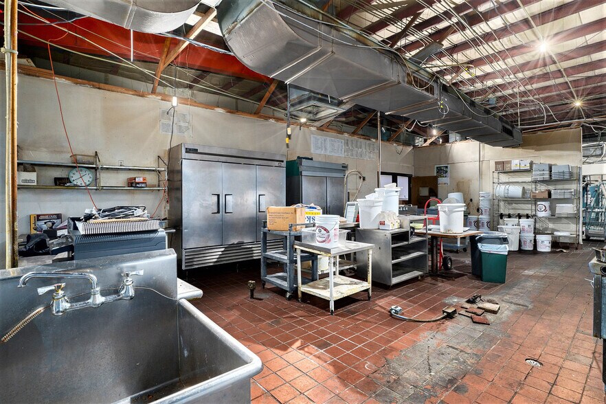 More Photos Of 2320 S Dort Hwy, Flint Restaurant For Sale