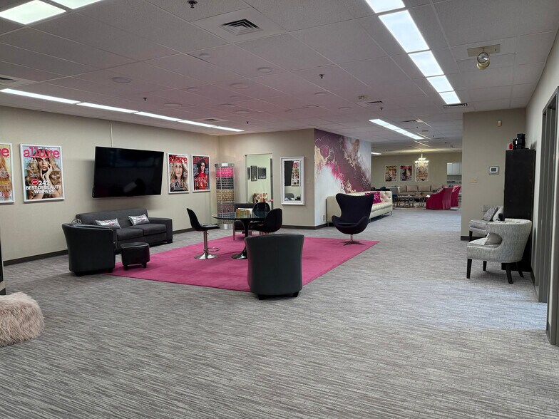 More Photos Of 2020 Highland Ave, Bethlehem Distribution For Lease