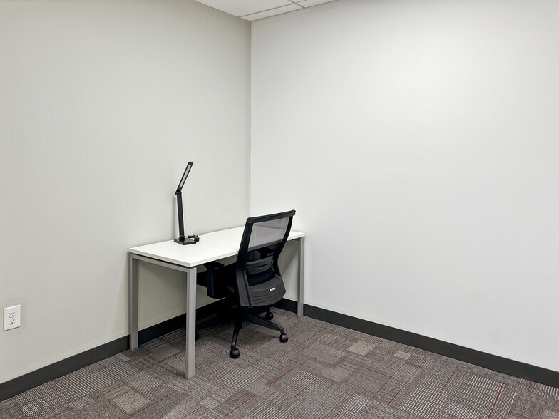 More Photos Of 300 W Clarendon Ave, Phoenix Coworking Space