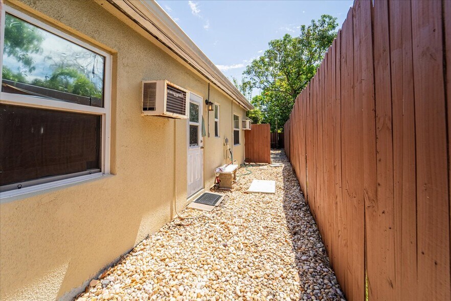 More Photos Of 216 NE 18th Ave, Pompano Beach Apartments For Sale