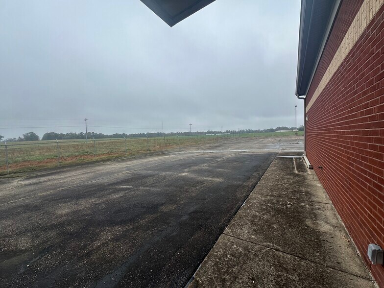 More Photos Of 645 Lucy Black Rd, Bolivar Office Residential For Sale