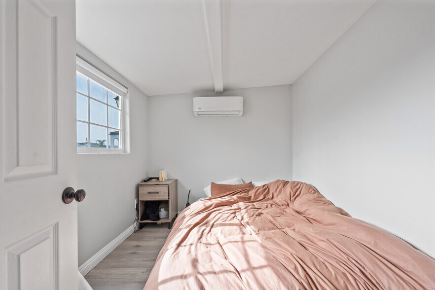 More Photos Of 126 E Balboa Blvd, Newport Beach Multifamily For Sale