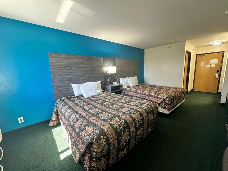 More Photos Of 402 N 12th St, Tecumseh Hotel For Sale
