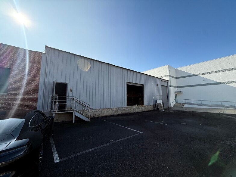More Photos Of 5041 Santa Fe Ave, Vernon Distribution For Lease