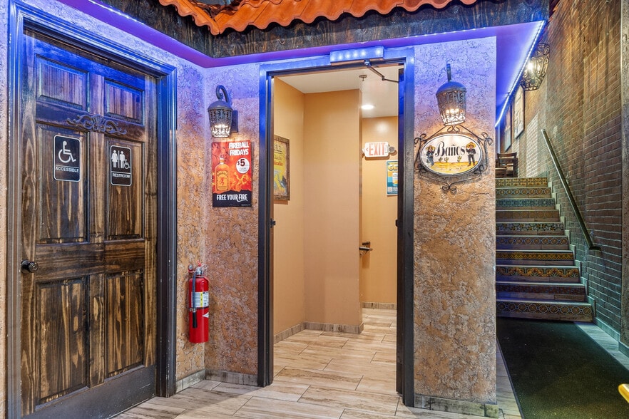 More Photos Of 172 Hanover St, Portsmouth Restaurant For Sale