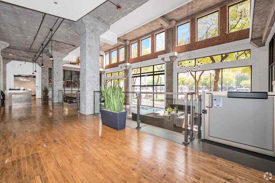 More Photos Of 1801 N Lamar St, Dallas Loft Creative Space For Lease