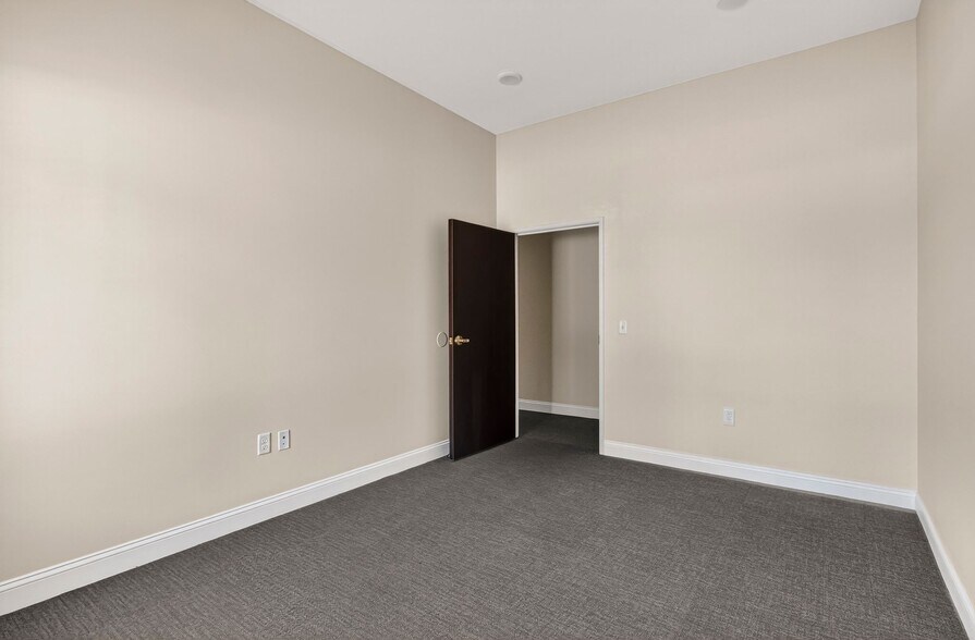 More Photos Of 122 Canal St, Pooler Medical For Lease