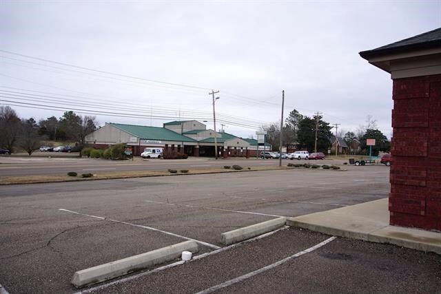 More Photos Of 249A W Church St, Lexington Medical For Lease