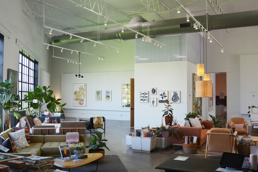 More Photos Of 2530-2532 Converse St, Dallas Light Manufacturing For Sale