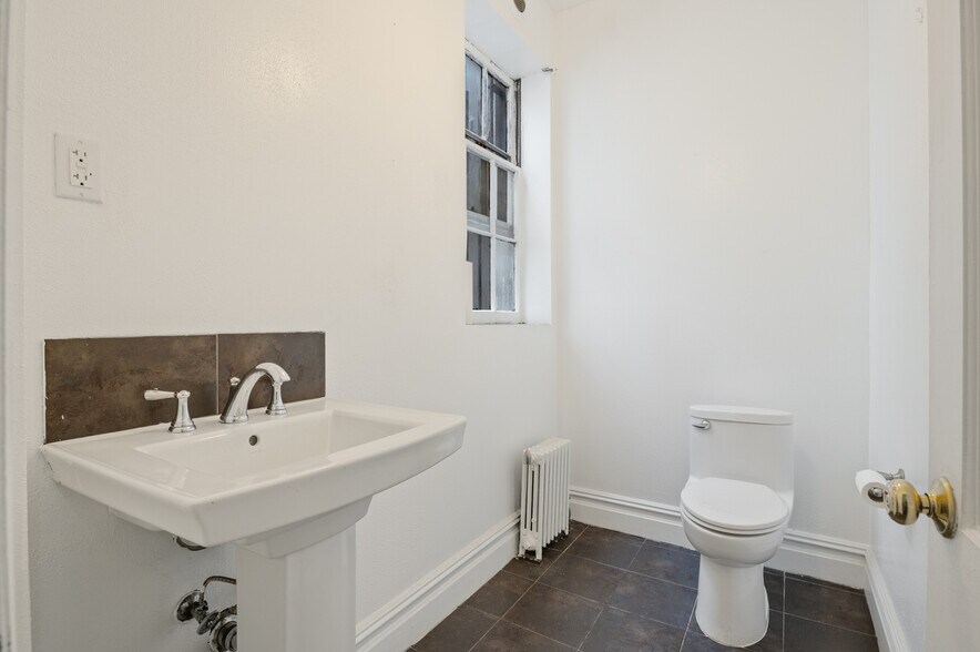 More Photos Of 19 E 75th St, New York Storefront Retail Office For Sale