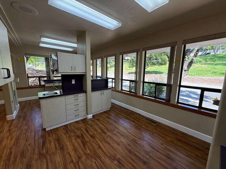 More Photos Of 2916 Tunnel St, Placerville Medical For Sale