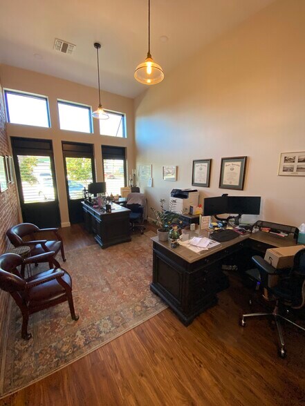 More Photos Of 117 San Augustine St, Center Office Residential For Sale