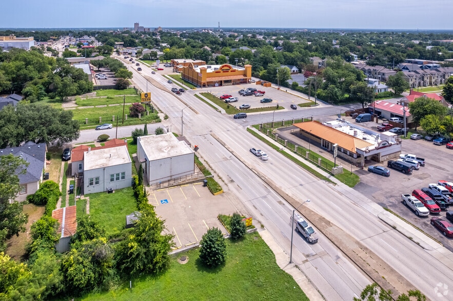 More Photos Of 400 N 23rd St, Waco Storefront Retail Office For Sale