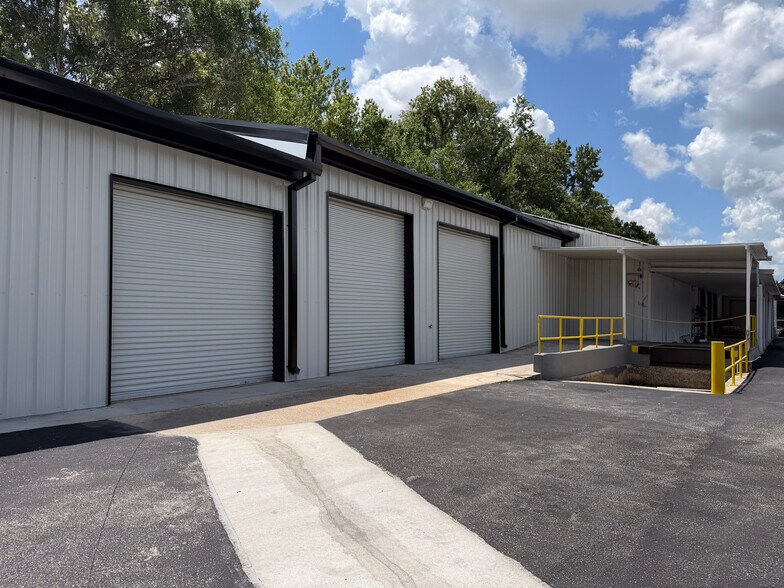 More Photos Of 301 Charlie Griffin Rd, Plant City Flex For Lease