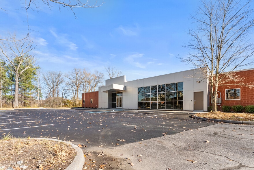 More Photos Of 4420 Expressway Dr, Virginia Beach Office For Lease