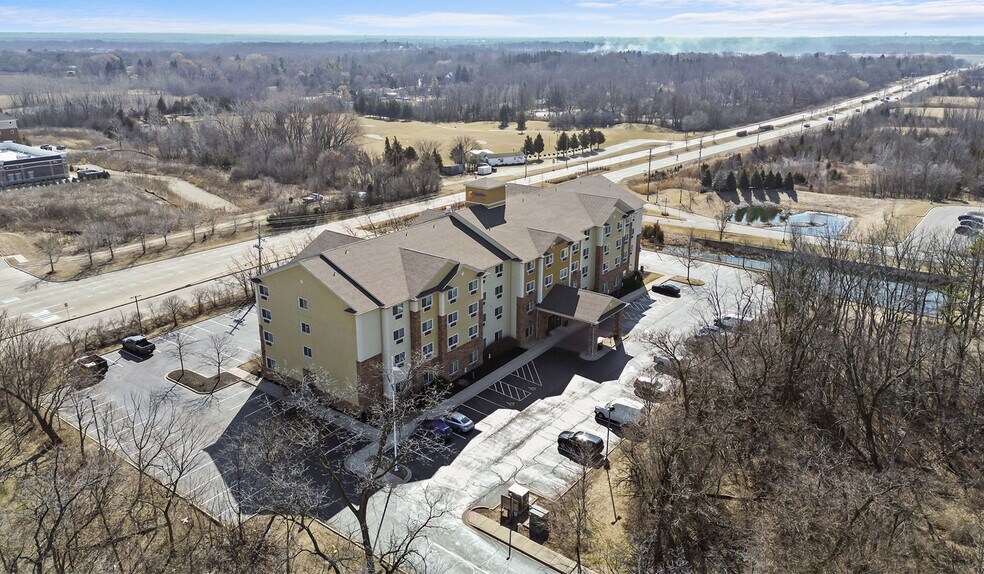 More Photos Of 1775 E Belvidere Rd, Grayslake Hotel For Sale