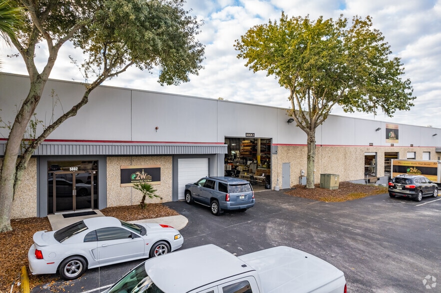 More Photos Of 5690-5698 W Crenshaw St, Tampa Warehouse For Lease