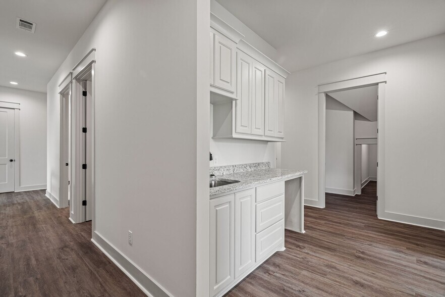 More Photos Of 4194 MS-589, Sumrall Office For Sale