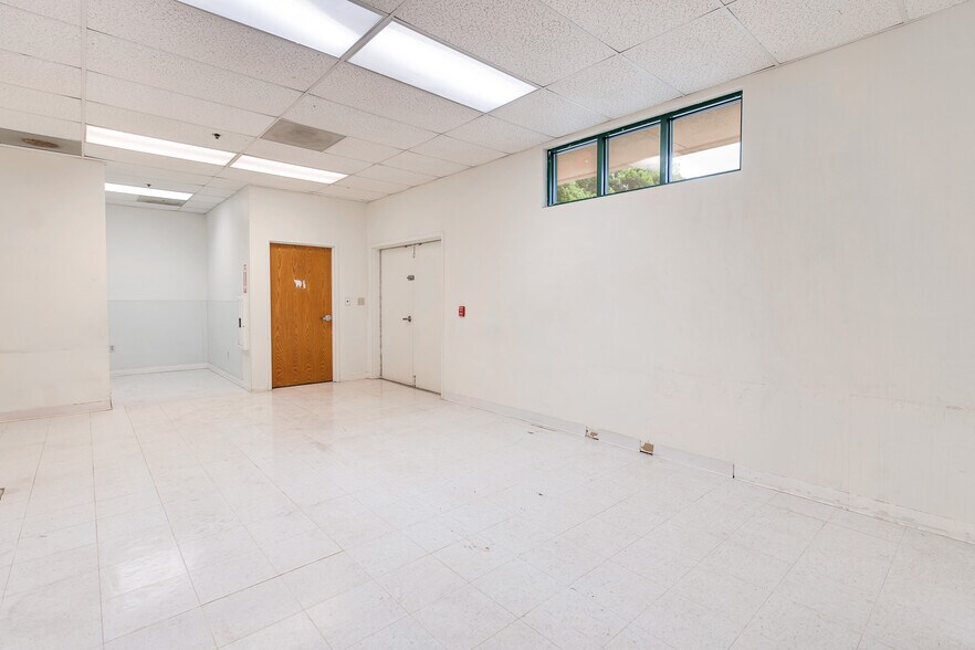 More Photos Of 222 I St, Los Banos Office For Lease