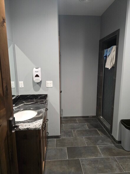 More Photos Of 870 N 2nd E, Rexburg General Retail For Lease