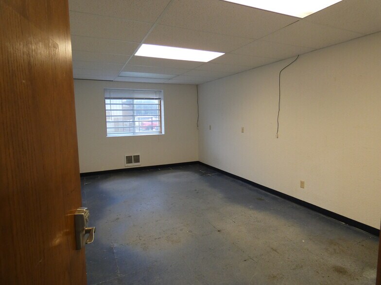 More Photos Of 281 W Business Park Loop, Shelton Warehouse For Lease