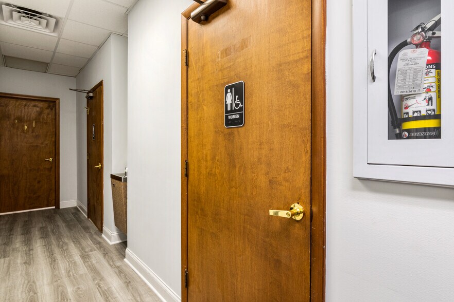 More Photos Of 1152 Executive Cir, Cary Medical For Lease