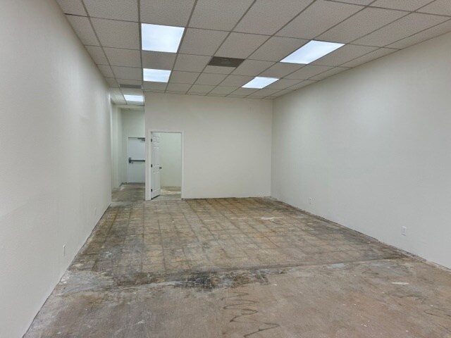 More Photos Of 19445-19449 Ventura Blvd, Tarzana Storefront For Sale