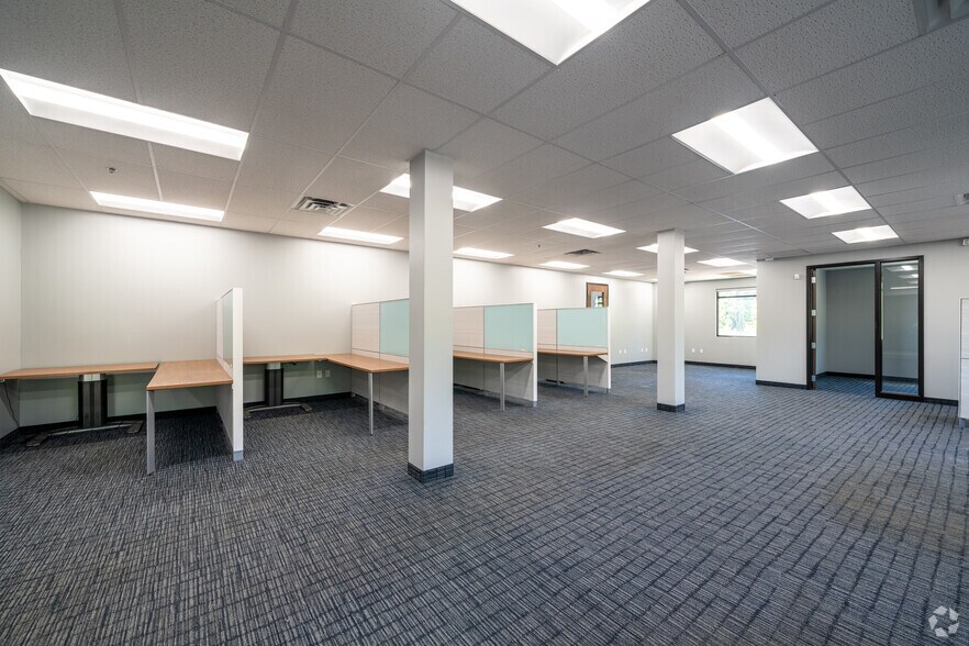 More Photos Of 10335 Naples St NE, Blaine Warehouse For Lease