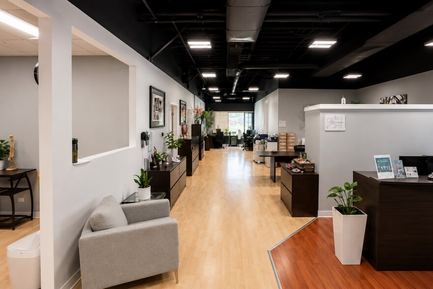 More Photos Of 935 N Plum Grove Rd, Schaumburg Office For Sale