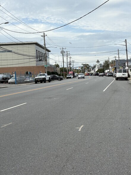 More Photos Of 96 Nassau Rd, Roosevelt Industrial For Sale