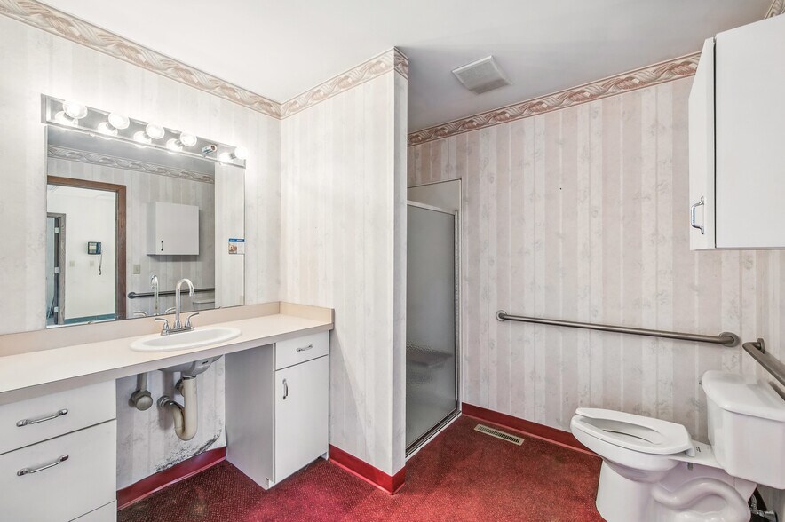 More Photos Of 2000 Green St, Farrell Medical For Lease