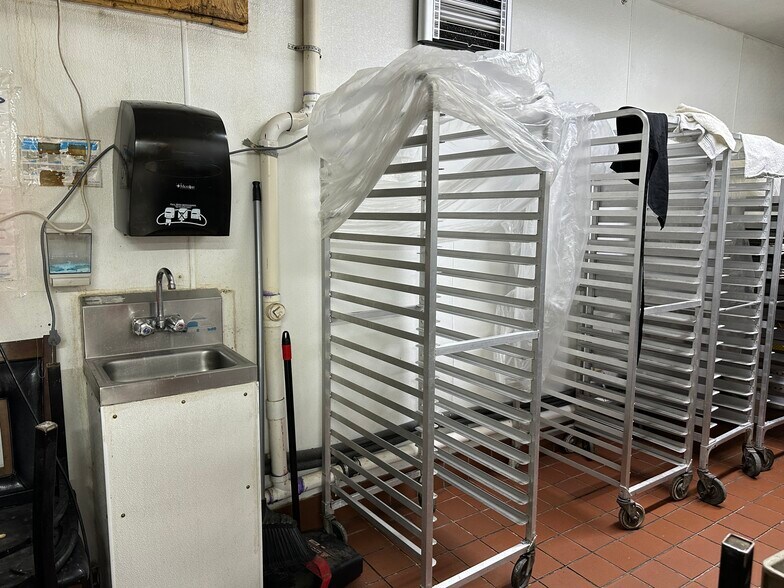 More Photos Of 1821 Crestridge Dr, Mesquite Freestanding For Sale