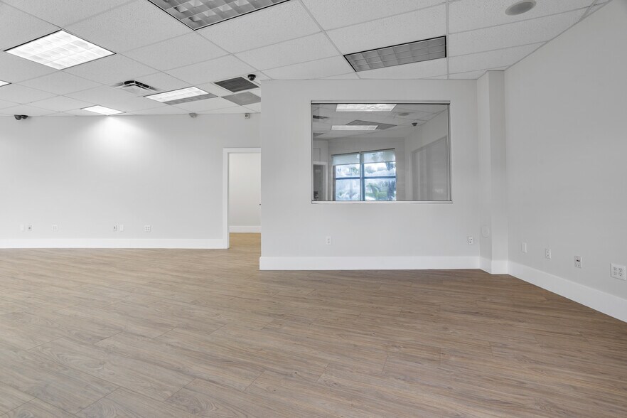 More Photos Of 10300-10380 NW 53rd St, Sunrise Distribution For Lease