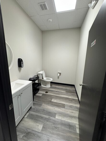 More Photos Of 4206 Dalrock Rd, Rowlett Unknown For Lease