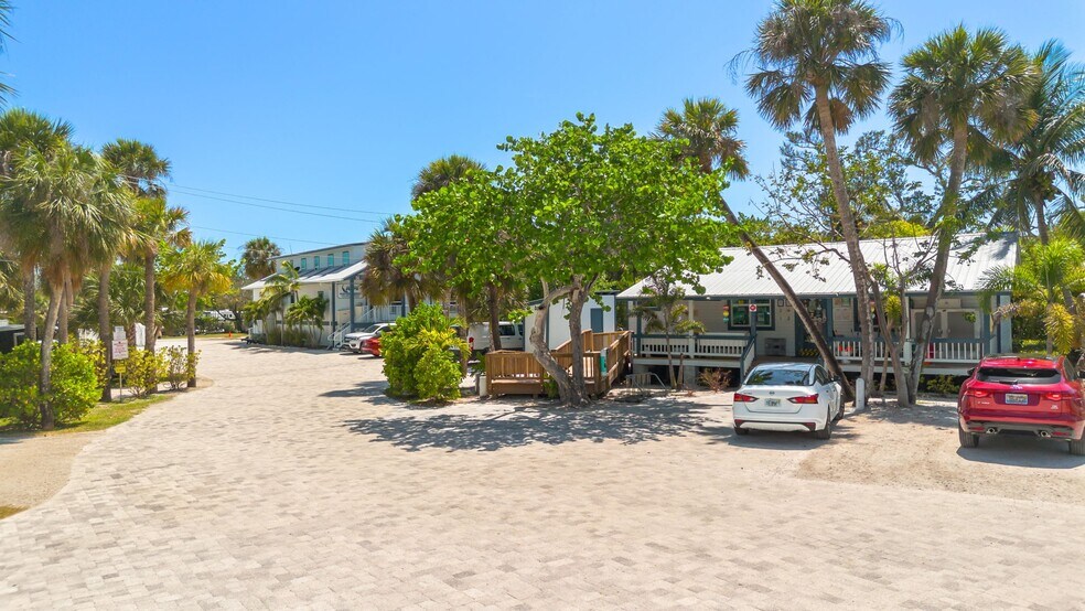 More Photos Of , Sanibel General Retail For Sale