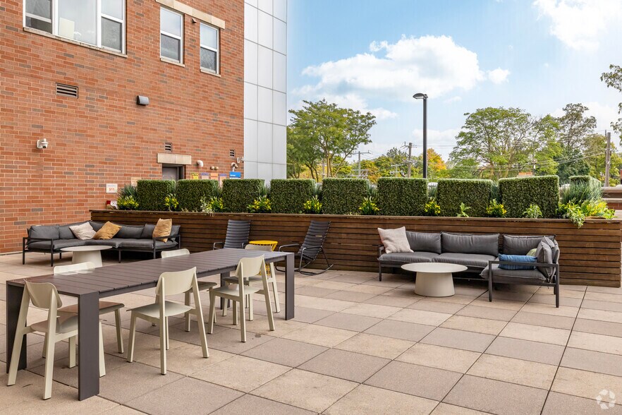 More Photos Of 1300 S University Ave, Ann Arbor Apartments For Lease