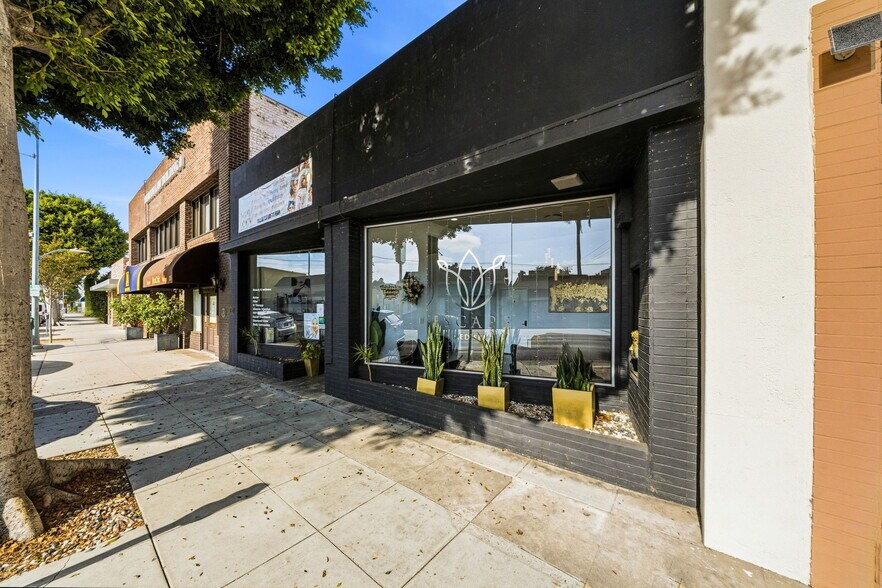 More Photos Of 351-353 S Robertson Blvd, Beverly Hills Storefront Retail Office For Lease