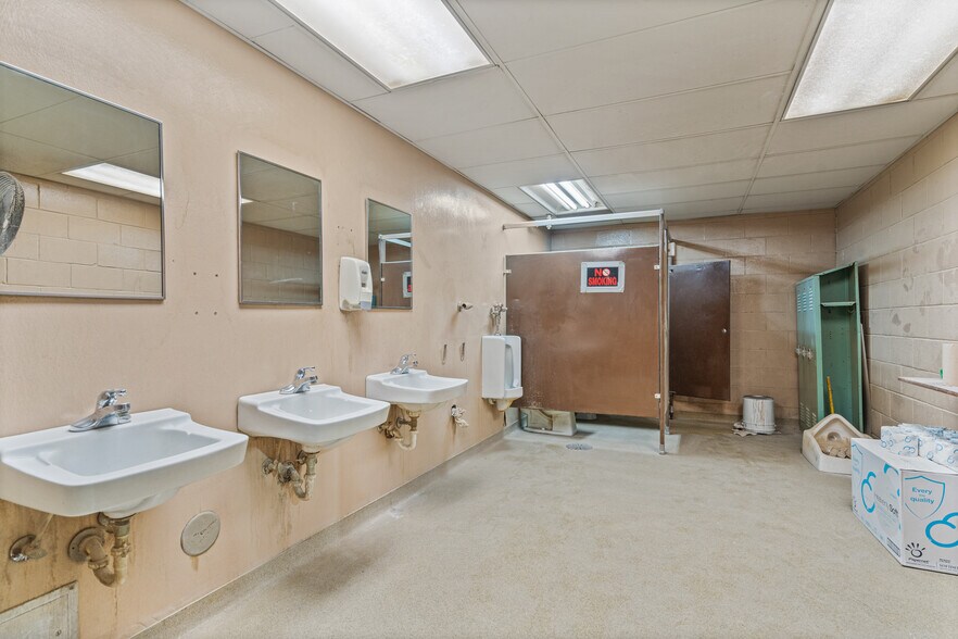More Photos Of 1641 Crystal Ave, Kansas City Warehouse For Sale