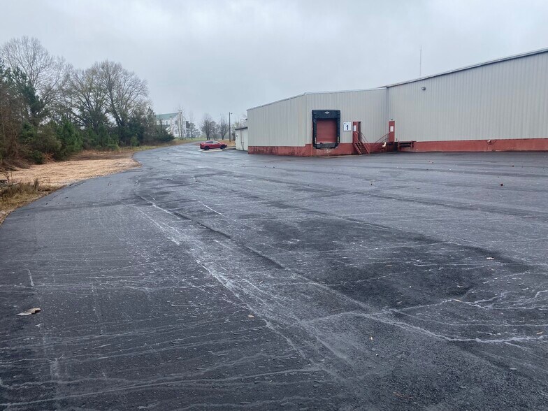More Photos Of 119 S Forrest St, Eatonton Warehouse For Lease