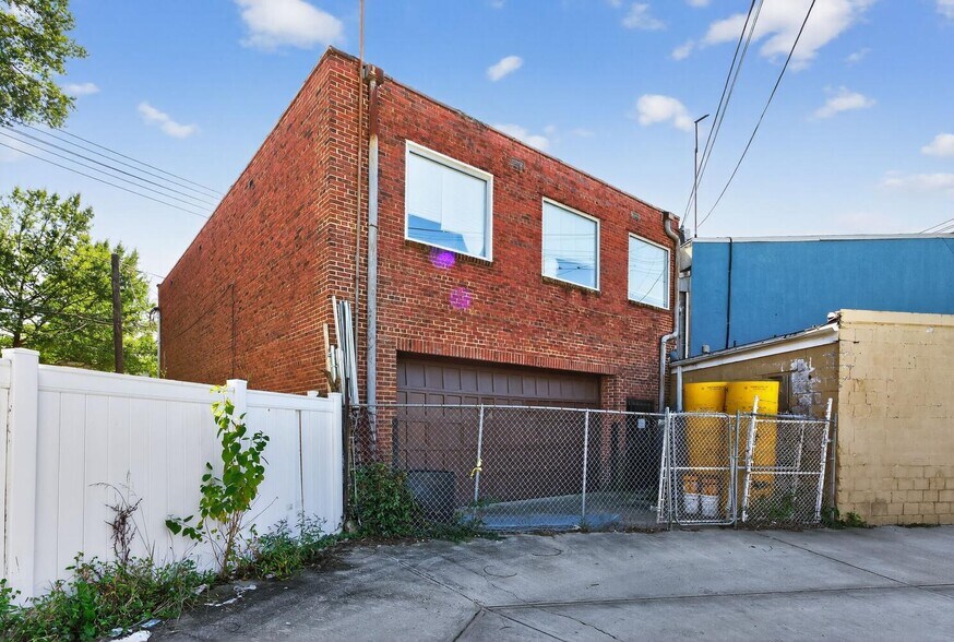 More Photos Of 606 Raleigh Pl SE, Washington Flex For Sale